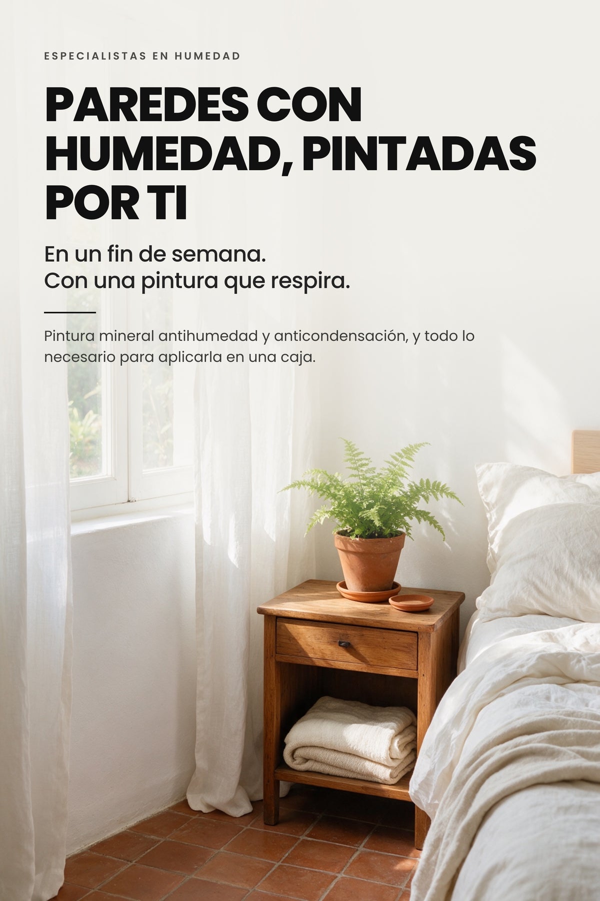 Dormitorio luminoso con la pared junto a la ventana recién pintada con pintura mineral: paredes con humedad, pintadas por ti