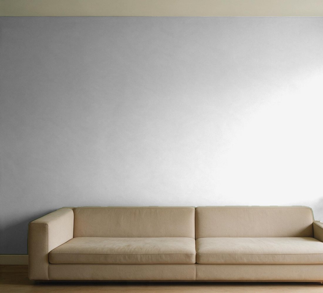 Salón con la pared pintada en Blanco (simulación)